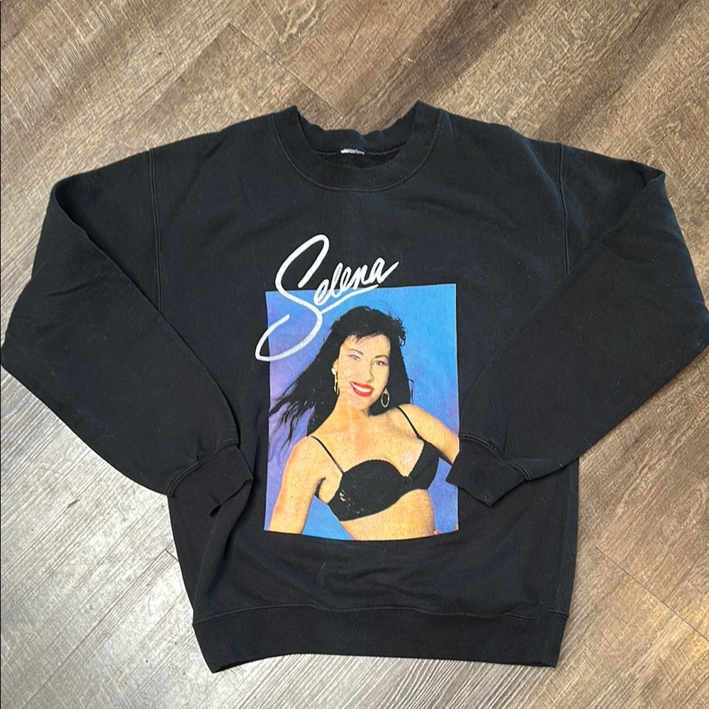 Selena graphic crew neck